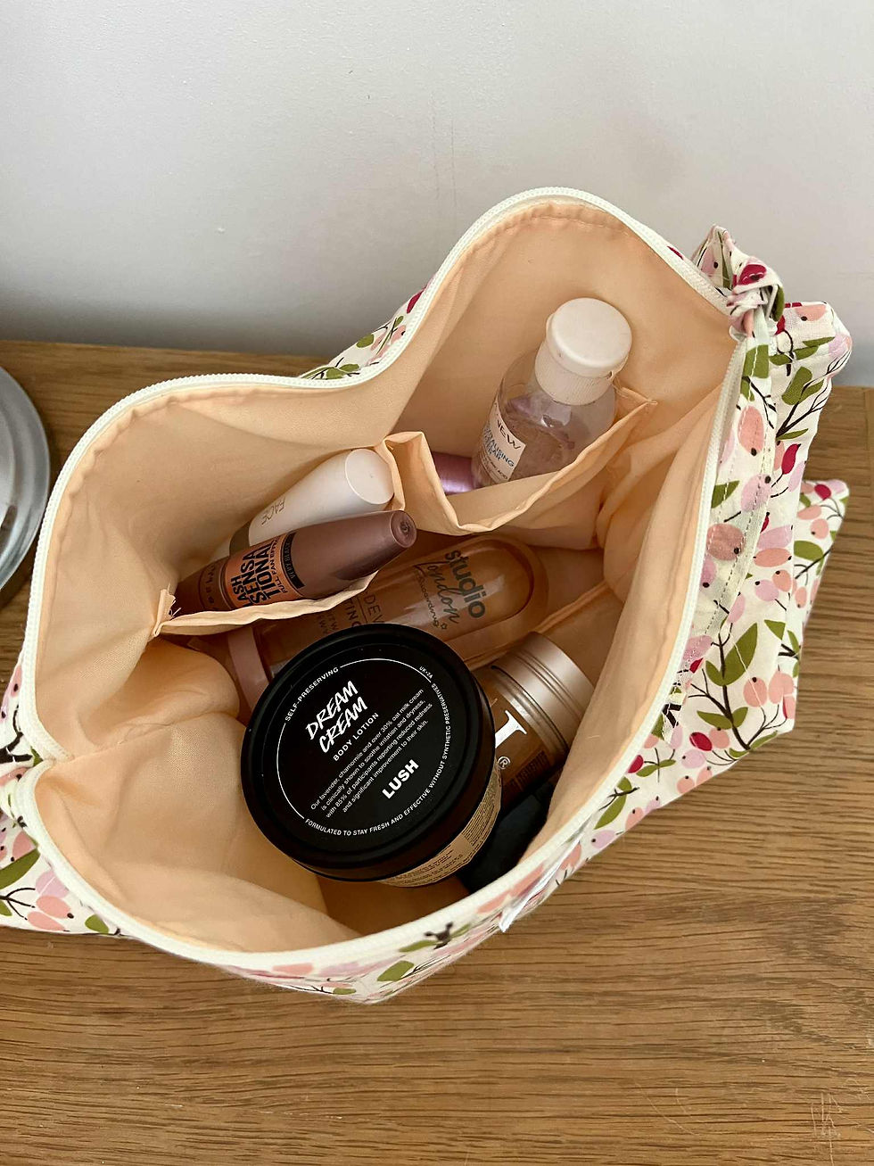 Thumbnail: Quilted make up bag (vintage floral)