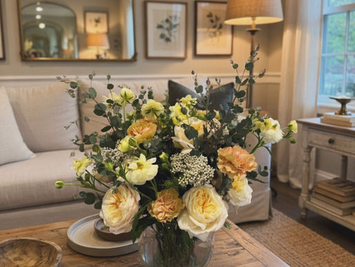 A romantic neutral flower arrangement.