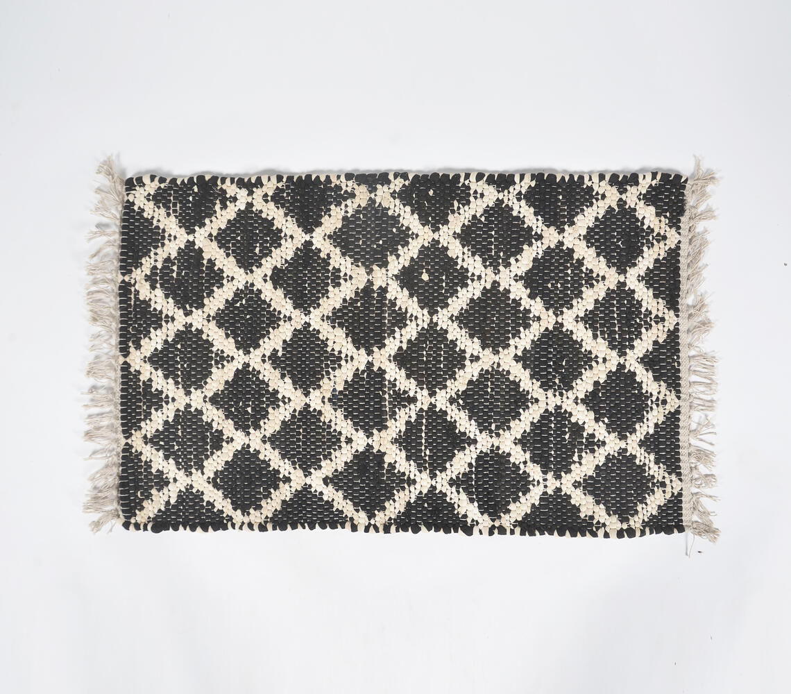 Handwoven Lattice Monochrome Tasseled Rug