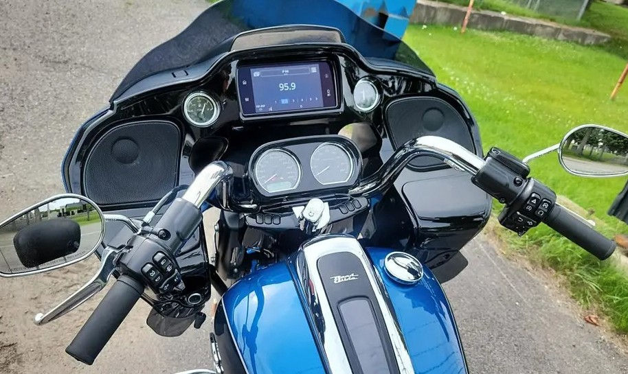 Thumbnail: 2022 Harley-Davidson FLTRXS Road Glide