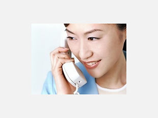 女性が電話をかける.jpg
