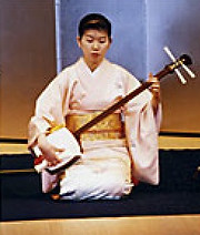 三味線を弾くの池田聡子