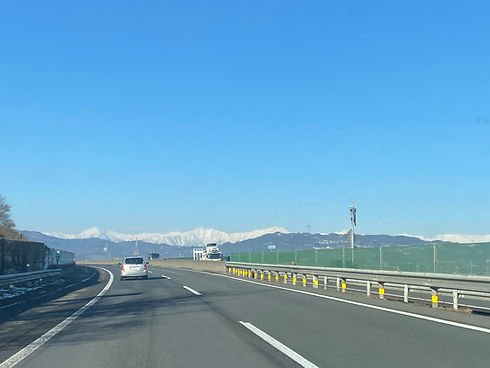 松本市の道路のある風景
