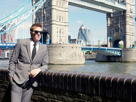 Homens Britânicos: Humor, Reserva e Profundidade Emocional