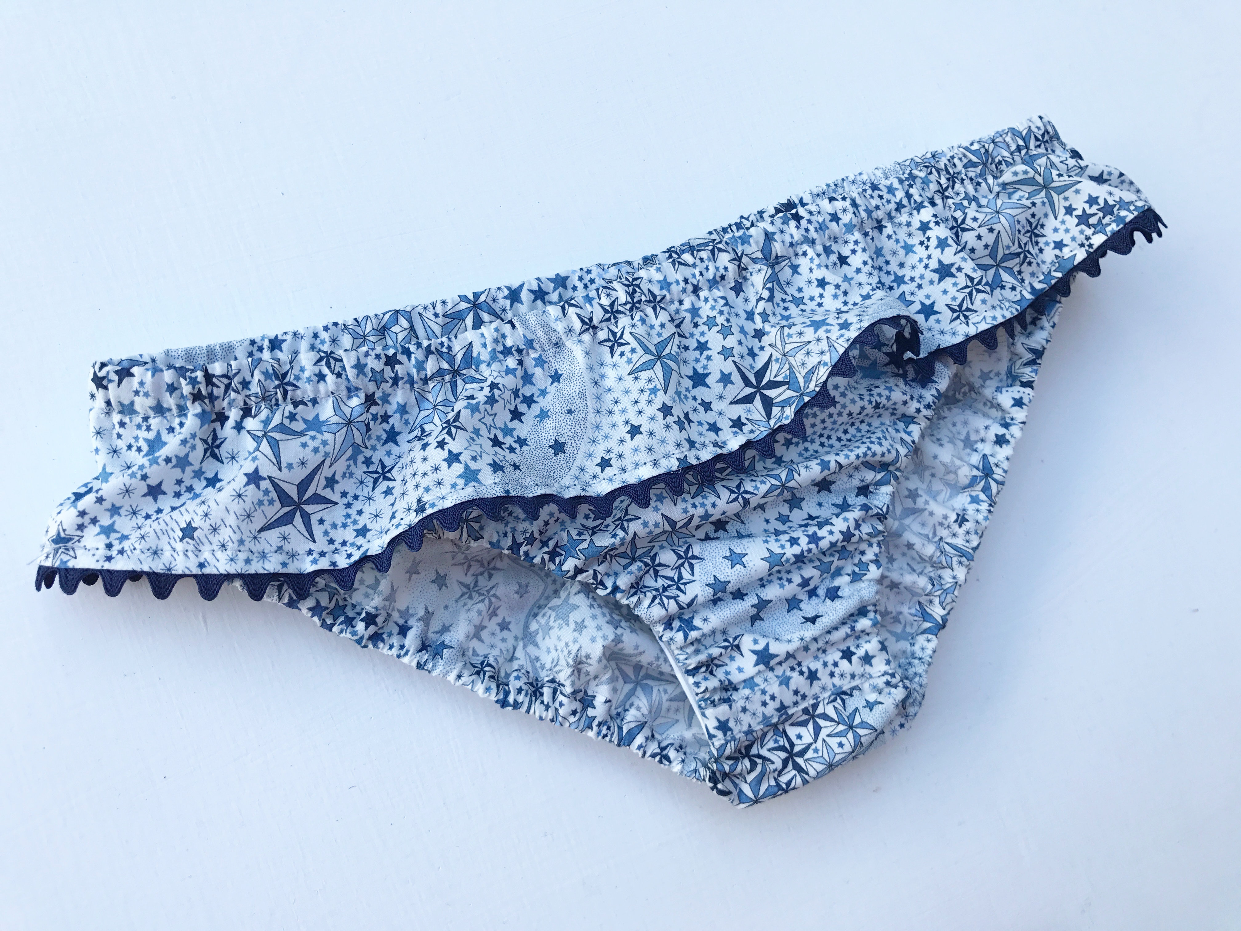 Bikini frou-frou