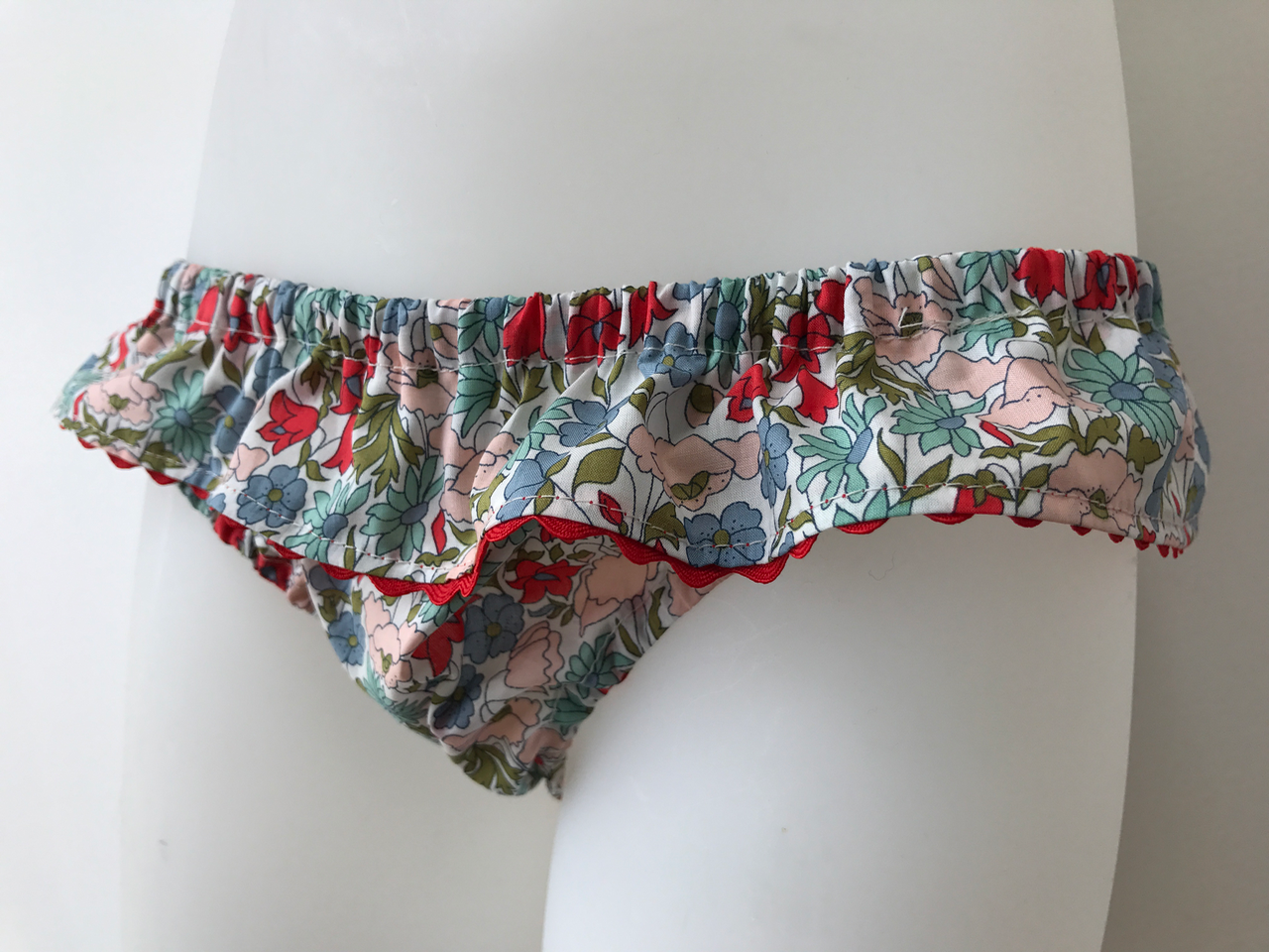 Bikini frou-frou