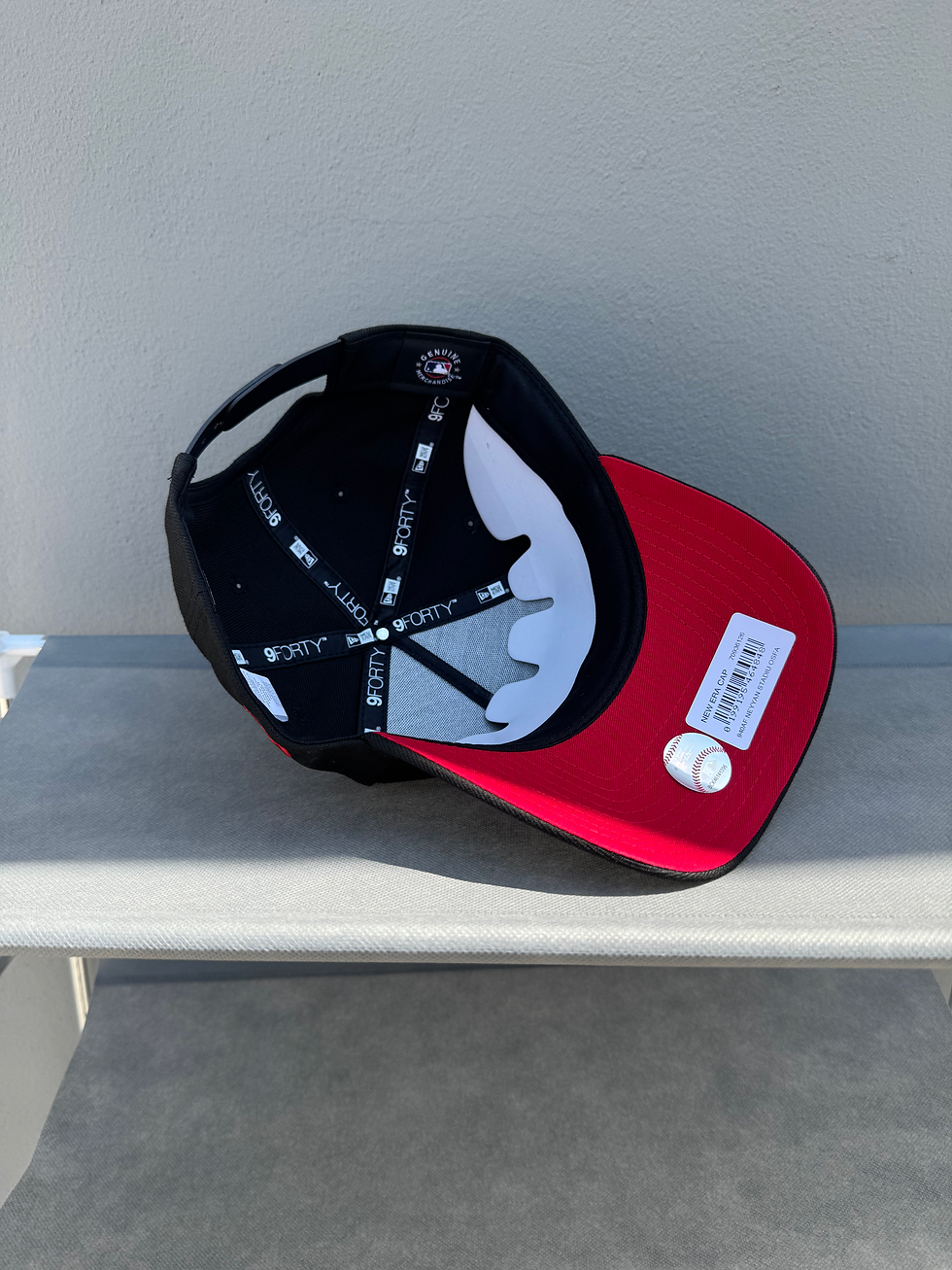 Miniatura: Negra con logo 3D rojo y undervisor rojo, Yankees YS 100 Anniversary