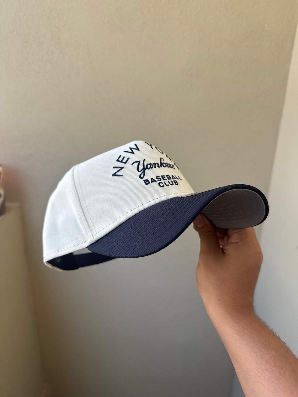 Miniatura: Blanca con azul marino y letras de la cd y el equipo, Yankees