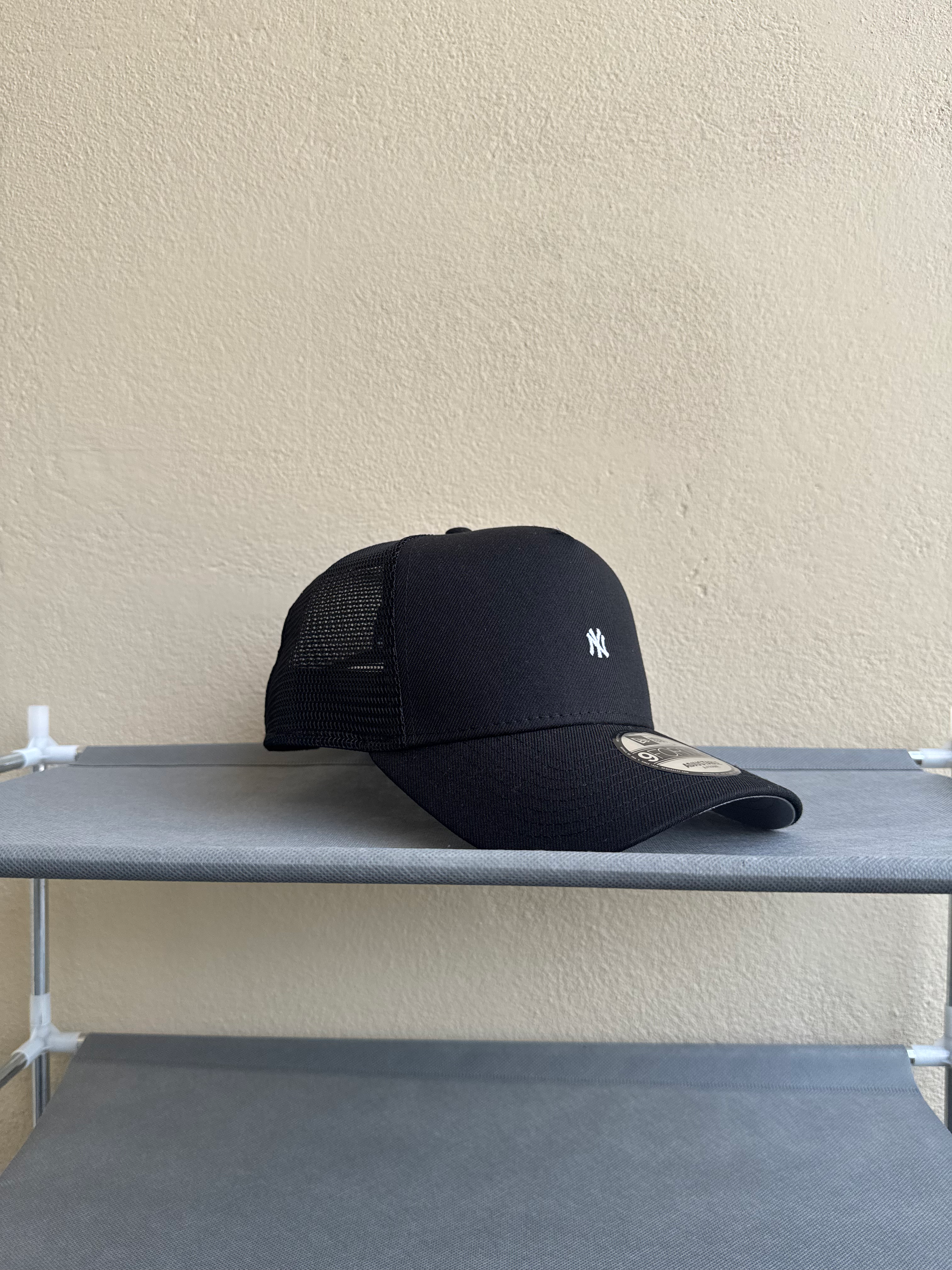 Negra tipo trucker con logo mini, Yankees