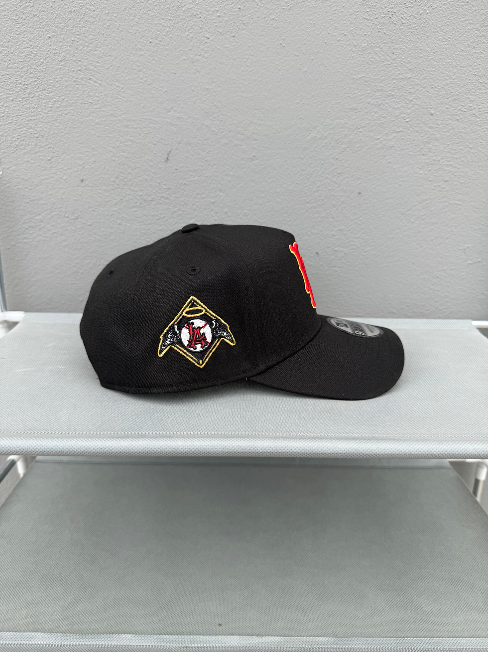 Miniatura: Negra con logo rojo LA de huesos, Angels parche LA Angels
