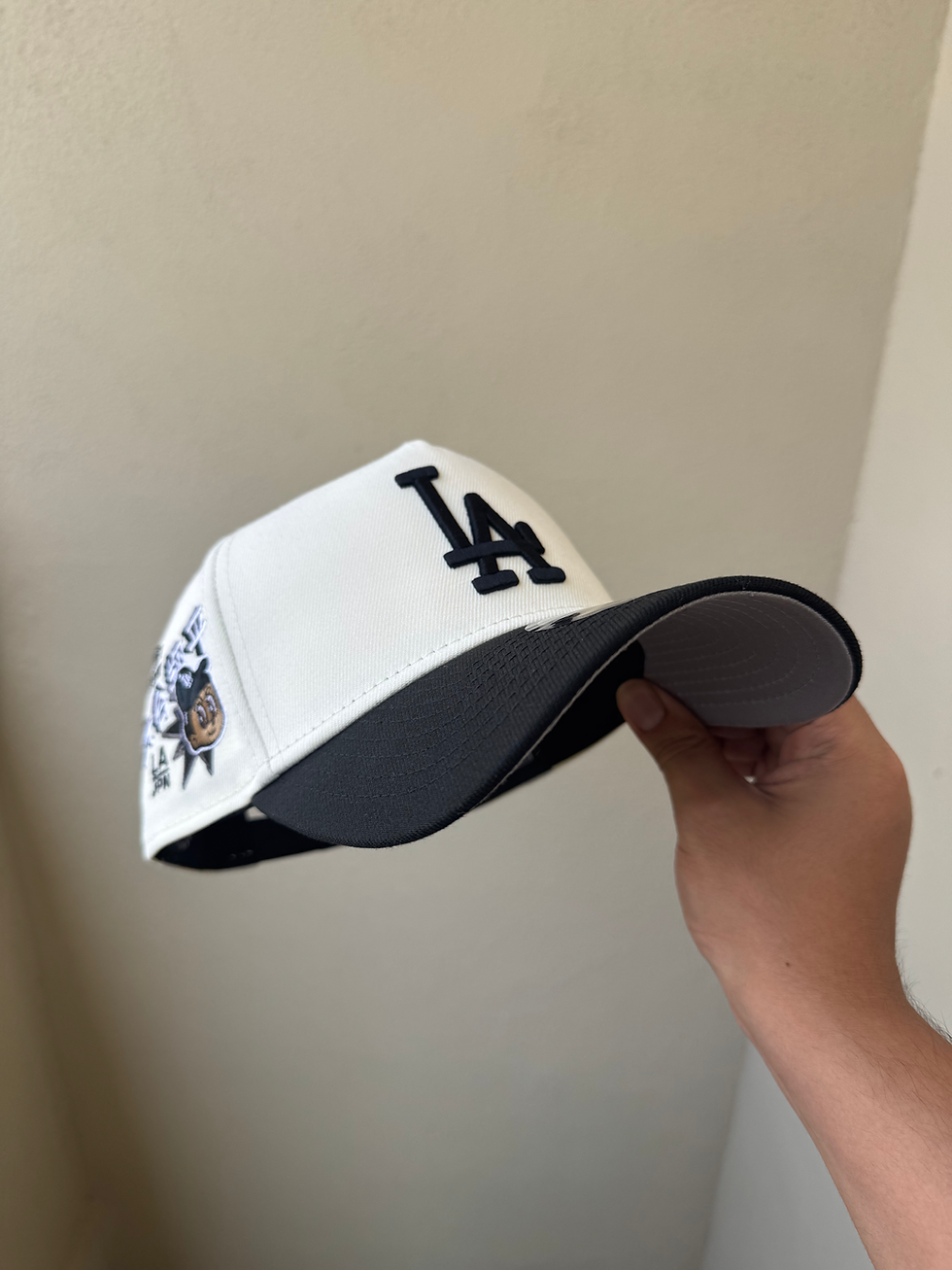 Miniatura: Blanca con negro y logo negro clásico, Dodgers Ohtani Cartoon