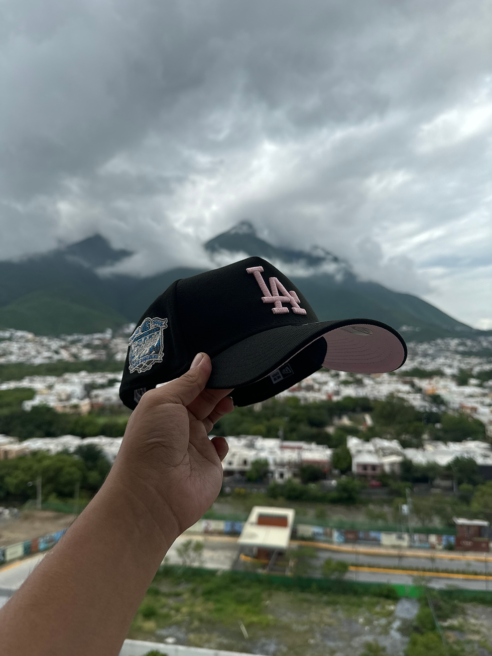 Miniatura: Negra con logo rosa y undervisor rosa, Dodgers
