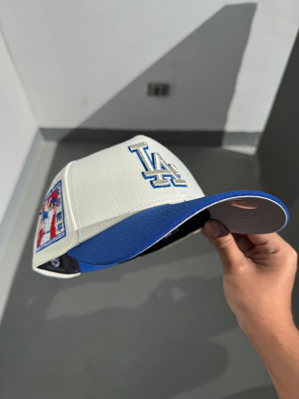 Miniatura: Blanco con azul y logo plateado, Dodgers Ohtani 50-50 Season Patch