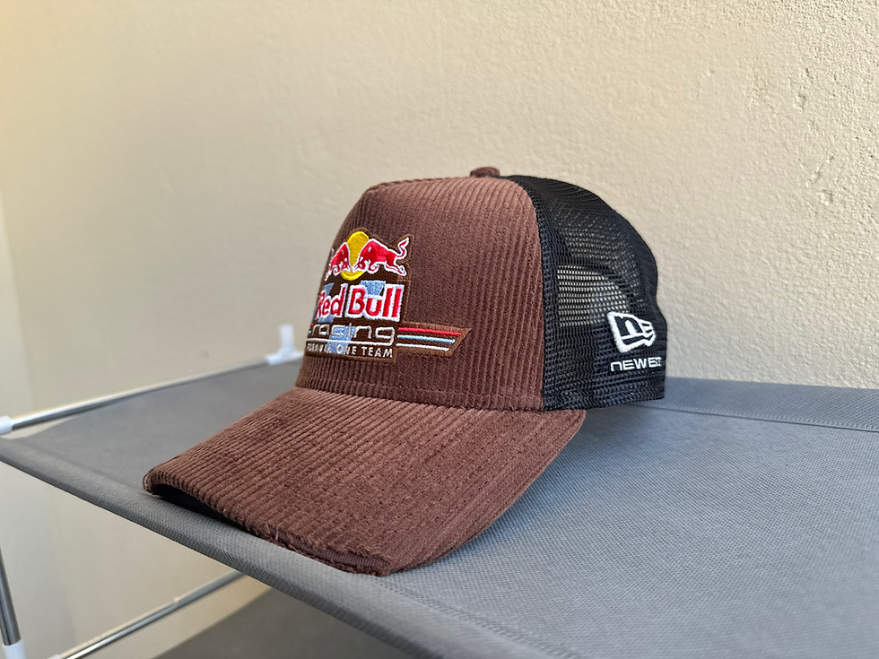 Miniatura: Café tipo trucker de pana con malla negra, Red Bull Racing