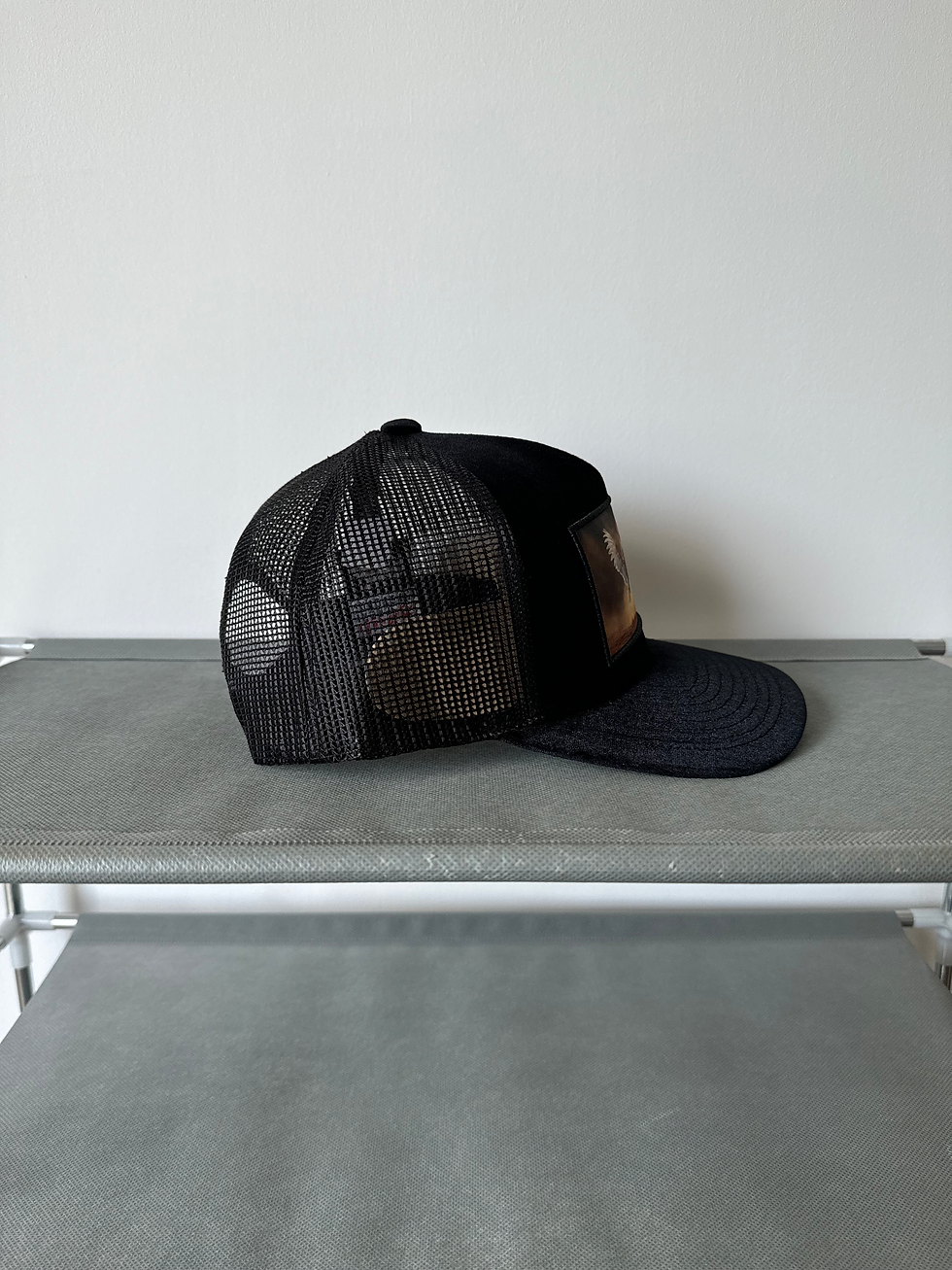 Miniatura: Negra tipo trucker de terciopelo, Imagen de gallos peleando good hats