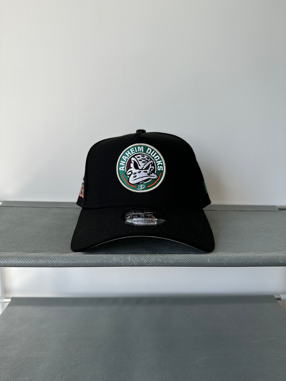 Miniatura: Negra con logo alternativo, Anaheim Ducks parche nombre del equipo