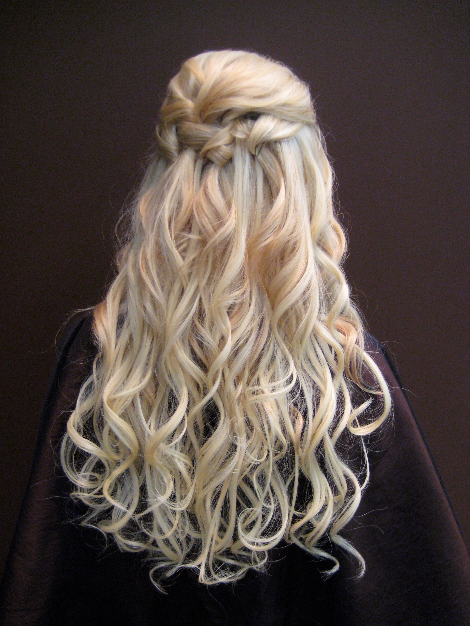 Half up half down up-do