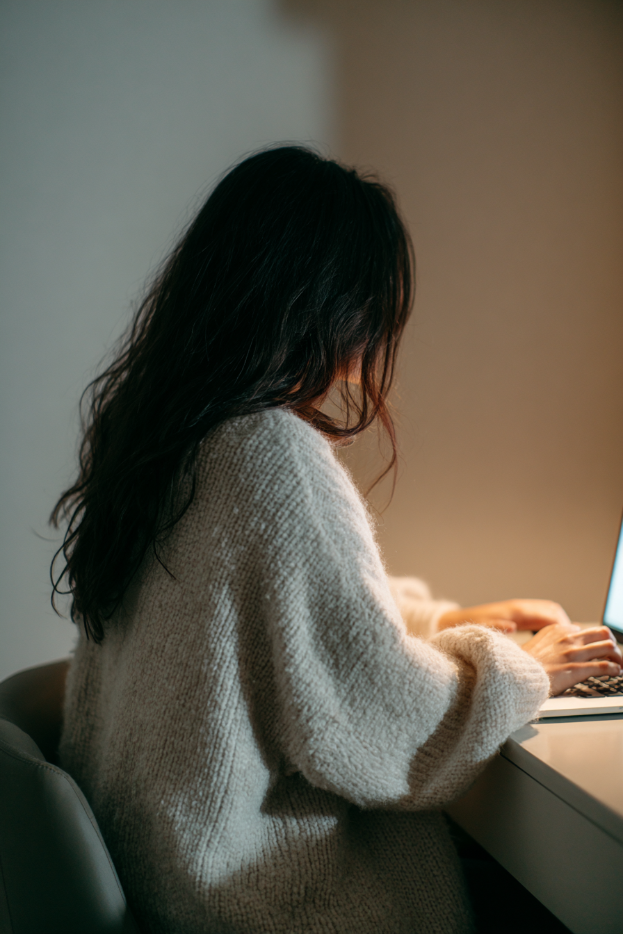 trpstudio_a_woman_with_dark_long_hair_wearing_a_light_and_ove_8e135d54-cfaa-43ae-aaf9-eec9