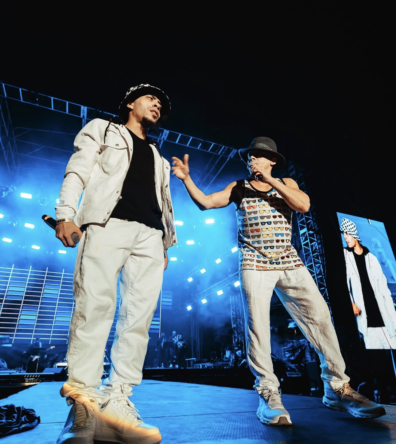 Loupz junto a su padre, Vico C, en tarima