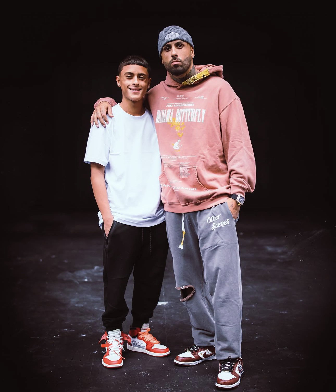 Joe Rivera junto a su padre, Nicky Jam, en una presentación en tarima