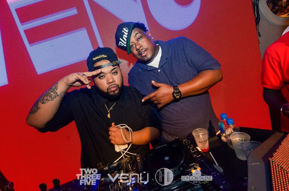 Fingaz junto a DJ Chubby Chubb en un evento
