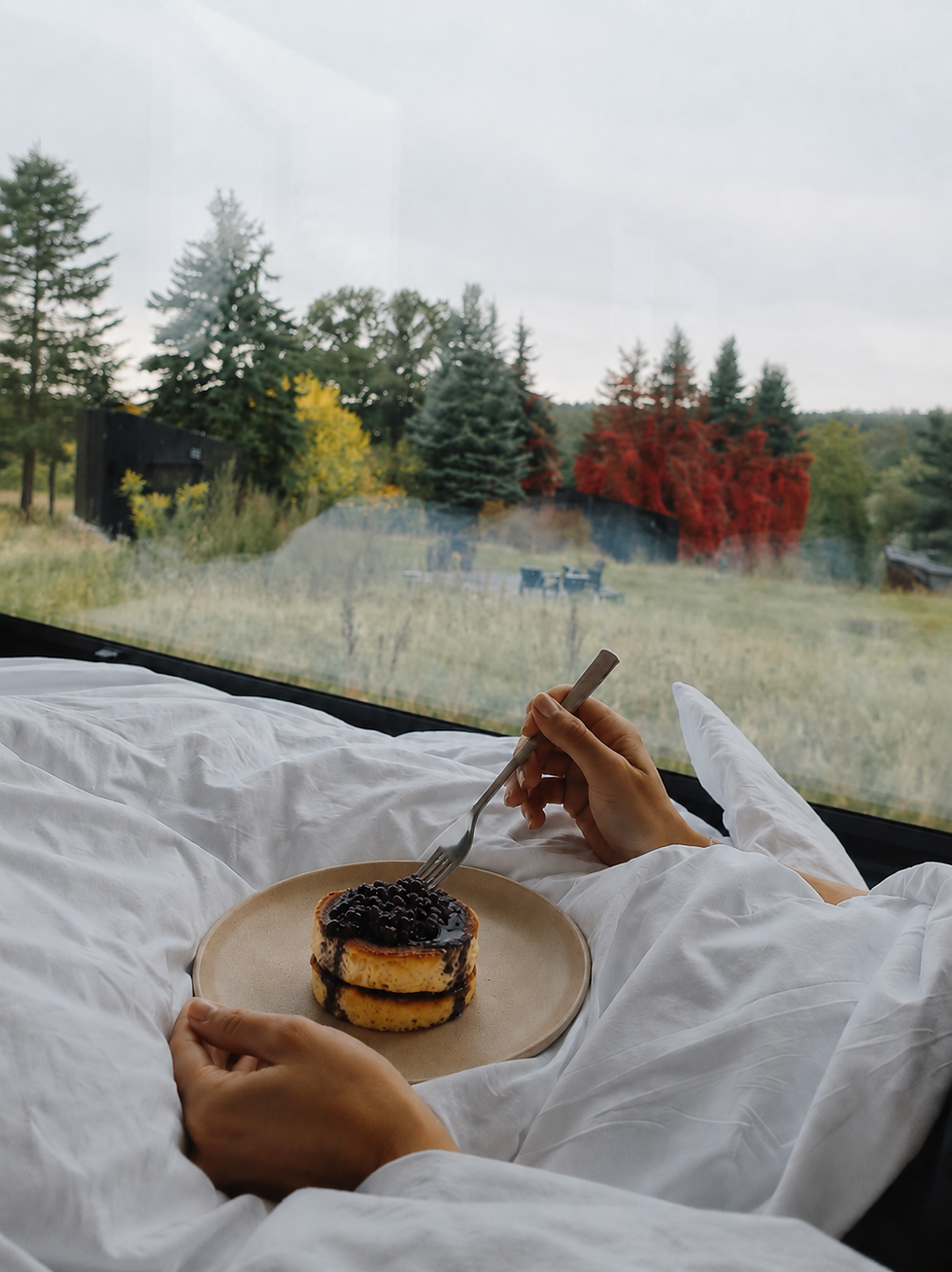 09_pancake-im-bett-huette.jpg.png