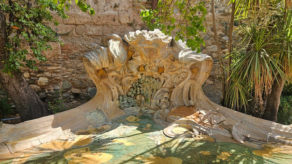 Fuente decorativa en forma de ola