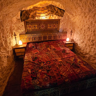 Cama en una casa cueva gitana