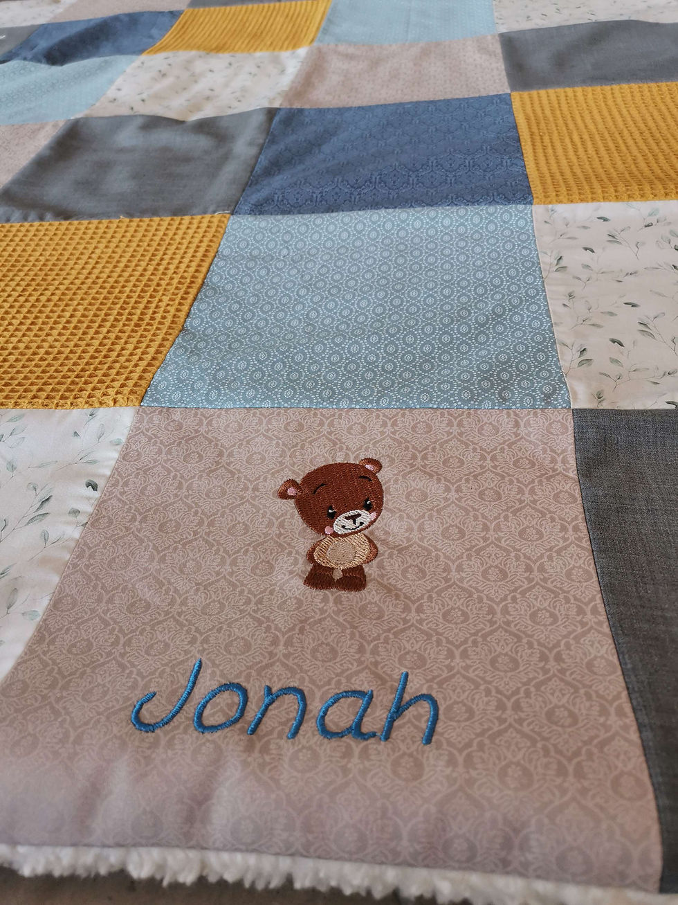 Miniaturbild: 0192 - Namensstickerei + Motiv für Krabbeldecken