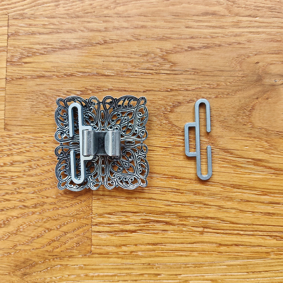 Miniaturbild: Schürzenschließe altsilber