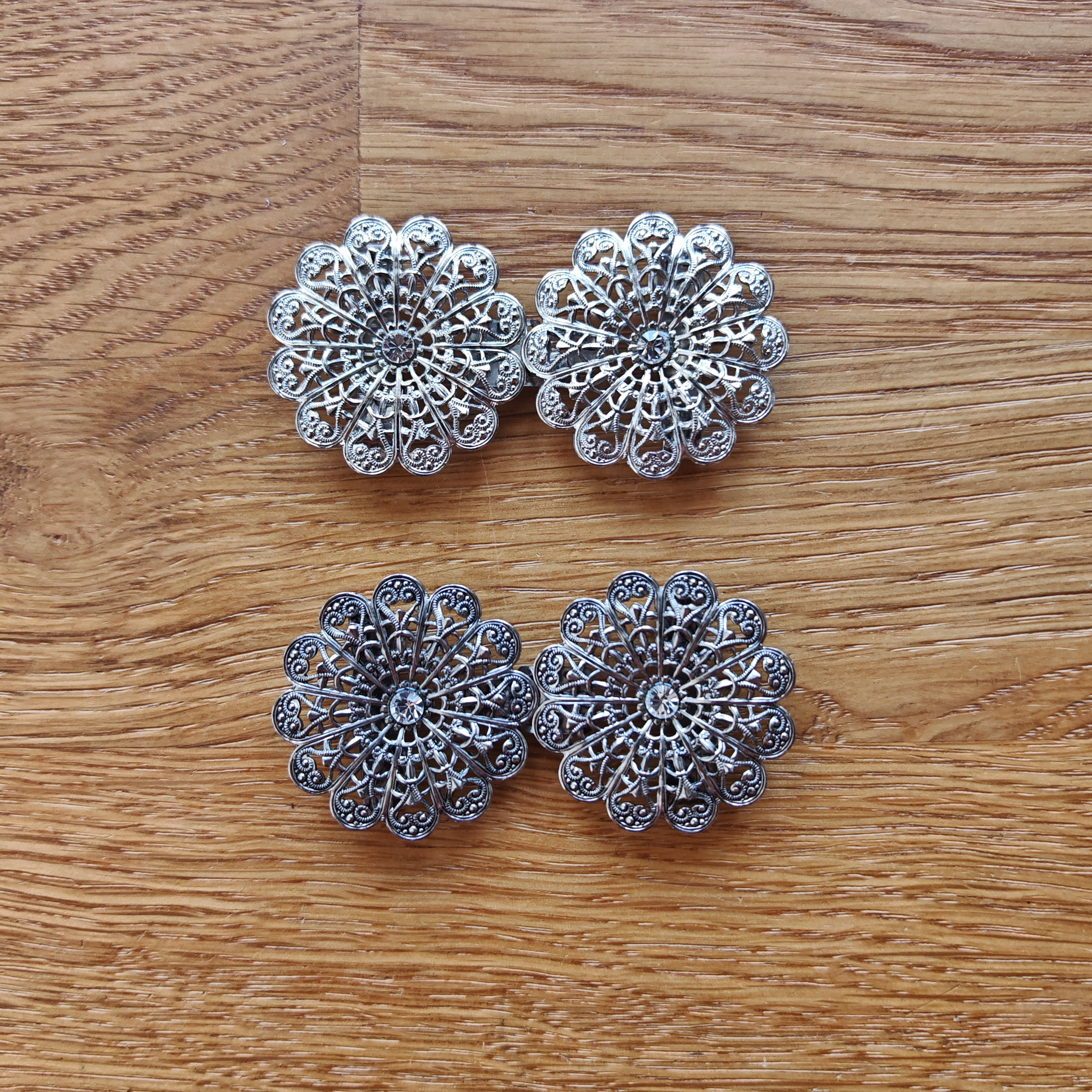 Schürzenschließe silber 