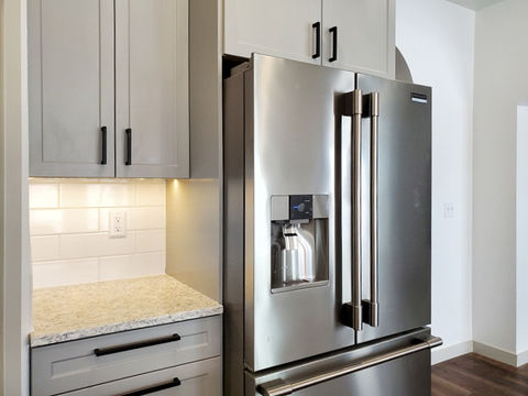 Matthews Kitchen. Pro grade appliances
Quartz countertops
Under cabinet lighting