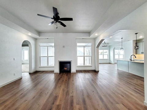Matthews Living Room. LVP wood flooring
Gas fireplace
Tray ceiling
Recessed lighting
Craftsman archways
Ceiling fan