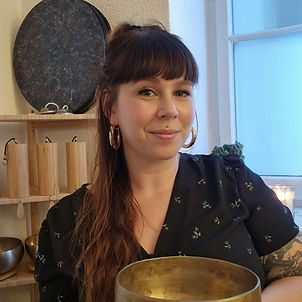 Portrait de Lucie Catillaz, kinésiologue et sonothérapeute Carouge Genève