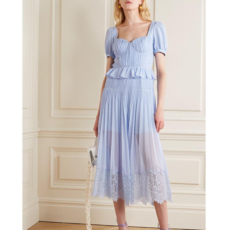 الصورة المصغرة: Red chiffon pleated dress