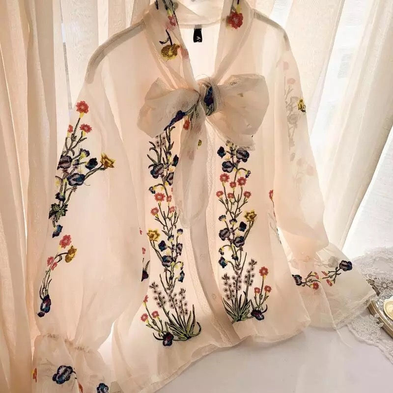 الصورة المصغرة: French Retro Embroidery Flower Shirt Female 
