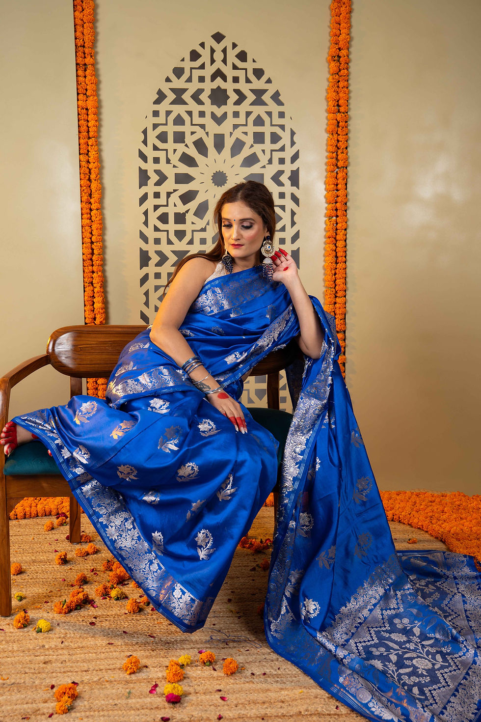 Thumbnail: Royal Blue Pure Chinia Slik Banarasi Saree