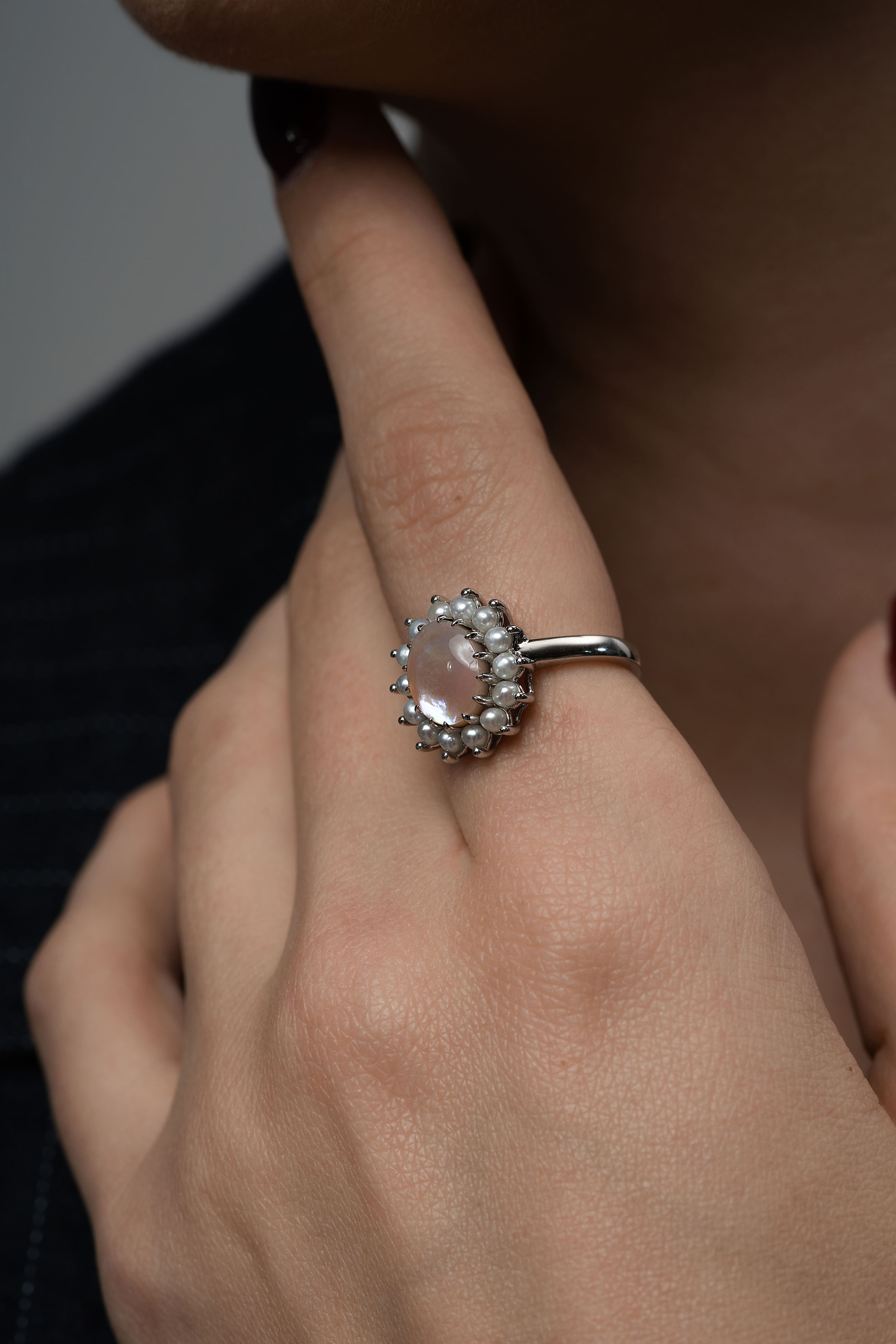 Anillo de Anillo de Oro Blanco 14K con Queen Conch Shell y Perlas Naturales