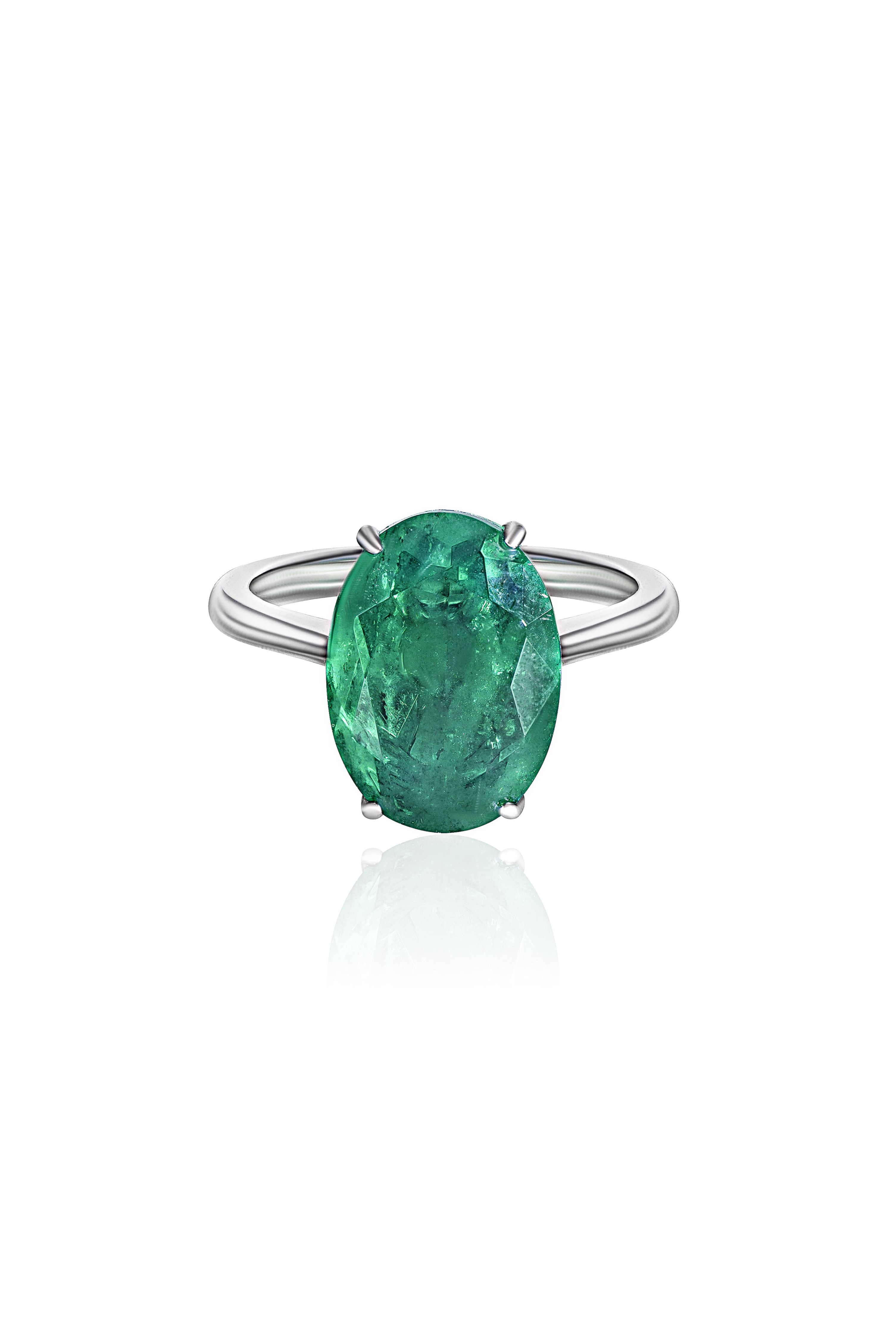 Anillo Elentia con esmeralda corte ovalado