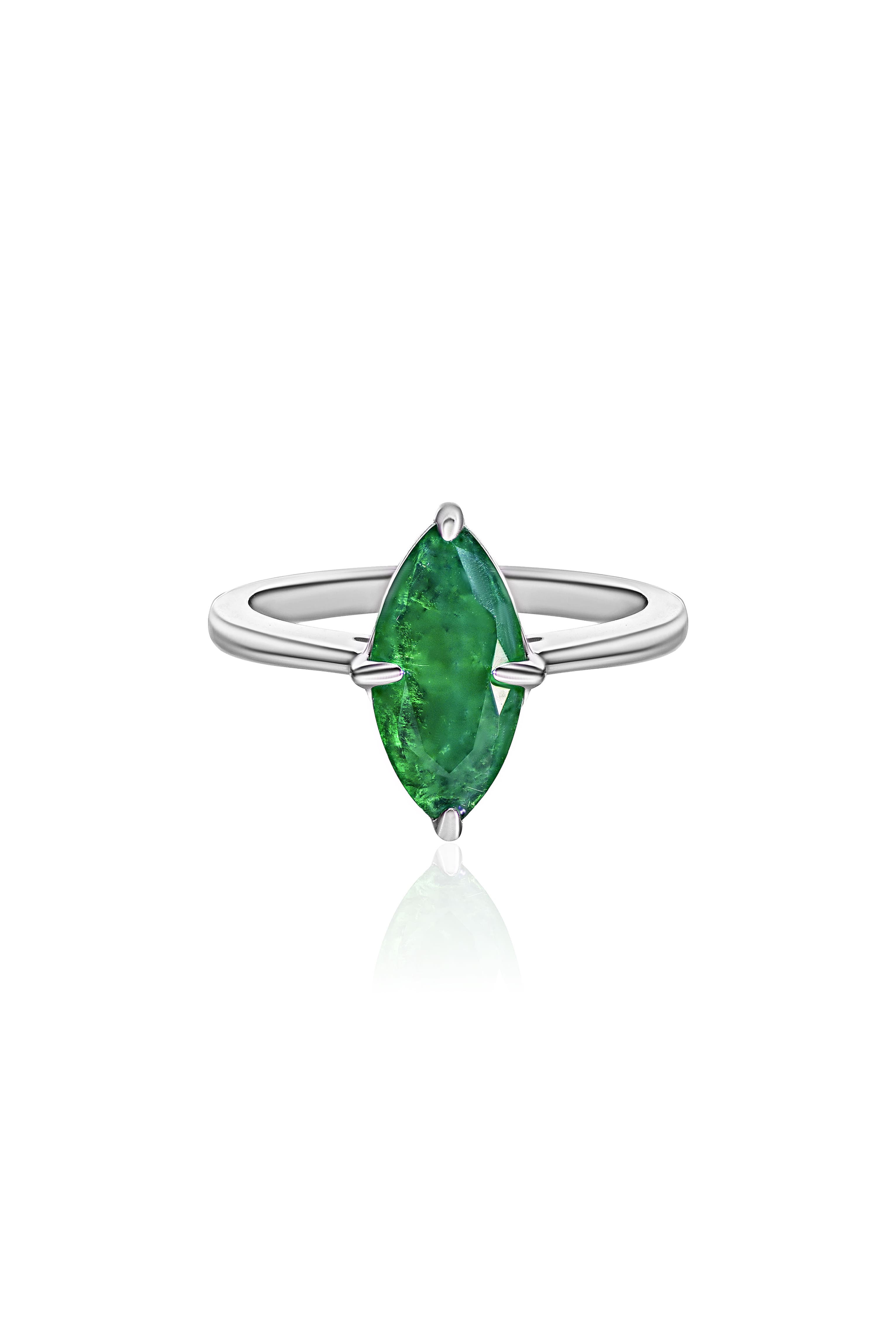 Anillo con esmeralda corte marquise