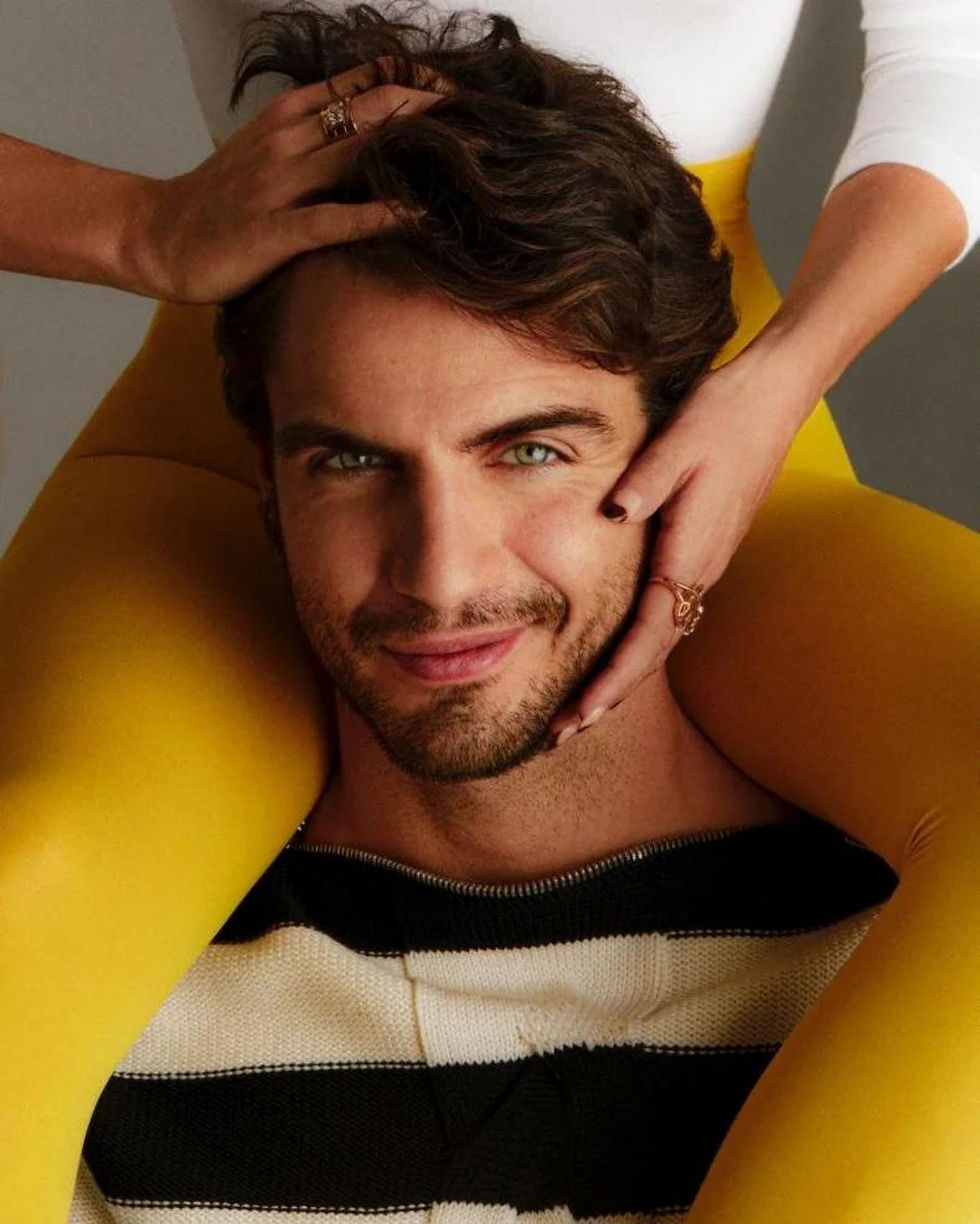 Maxi Iglesias - Stephanie Cayo hablan de su nueva película en Haper´s Bazaar. Febrero 2022.