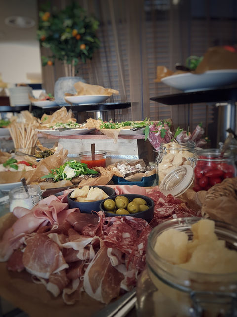 Gastro Assist. Food Buffet Gastronomie Essen modern angerichtet 