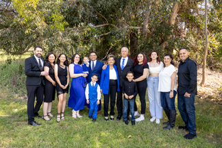 large family portrait session in park