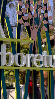 LA Arboretum sign, a popular engagement photo location