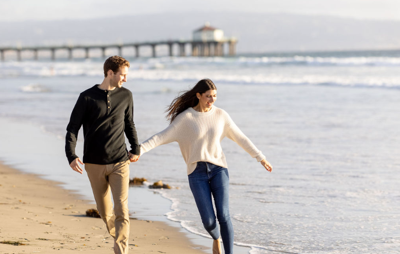Engagement Photos What to Wear sweater and jeans with oversized top and jeans