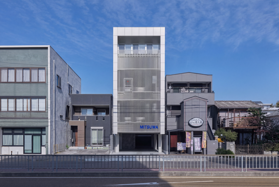 アルミルーバーのオフィスビル
