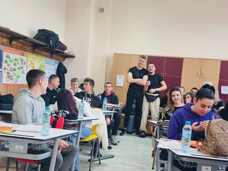 "Играй, говори, печели"