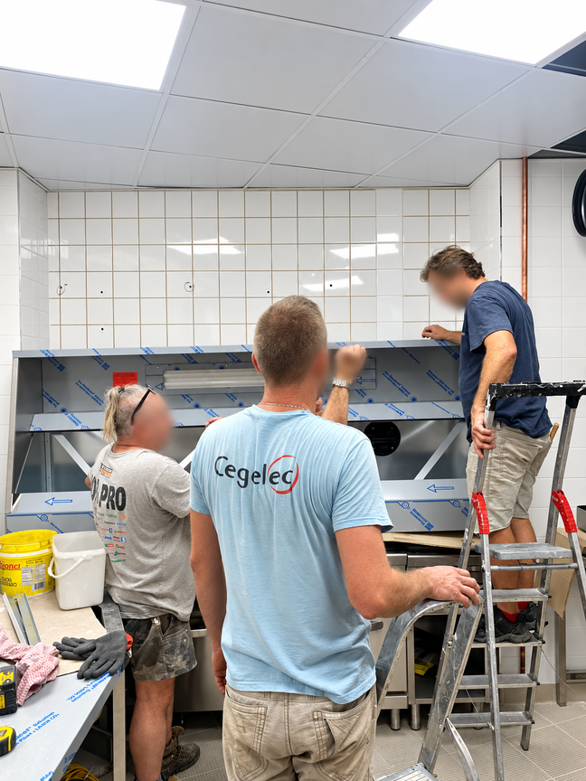 Installation de la cuisine professionnelle du restaurant Caves Petrissans à Paris