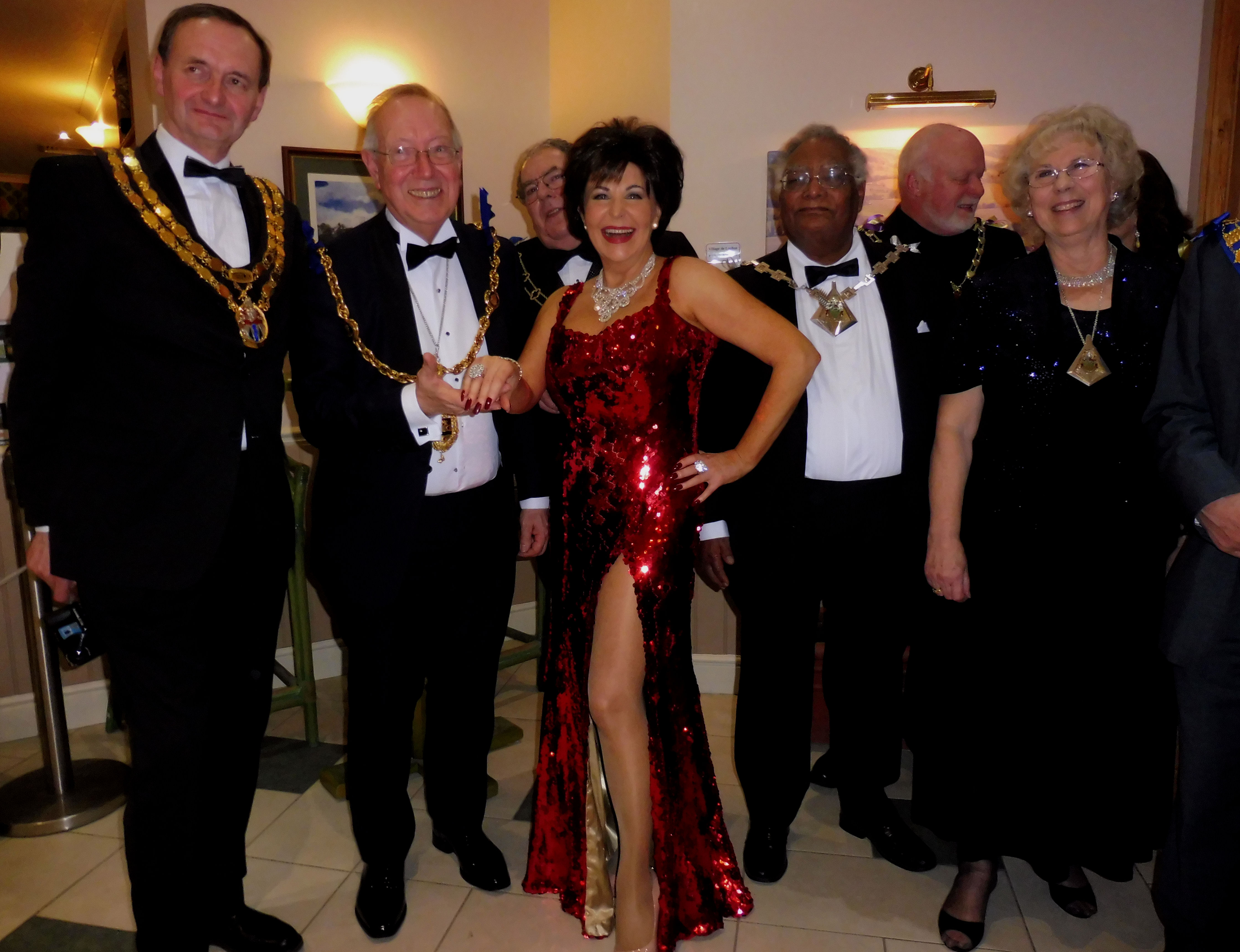 DSB LAUGHING ABOUT DIAMOND RING WITH MAYOR