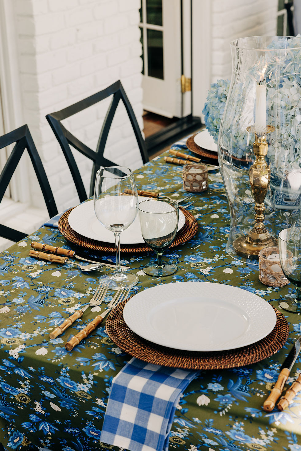A beautiful tablescape by Dogwood Proper featuring shopping links to purchase items to recreate at your home.